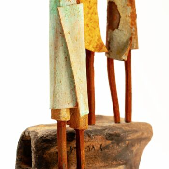 Skulptur mit dem Titel "TRIO SOBRE LADRILLO" von Antonio Martinez Ruiz, Original-Kunstwerk, Holz