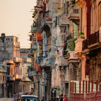 Photographie intitulée "Centro Habana" par Antonio Schubert, Œuvre d'art originale, Photographie numérique