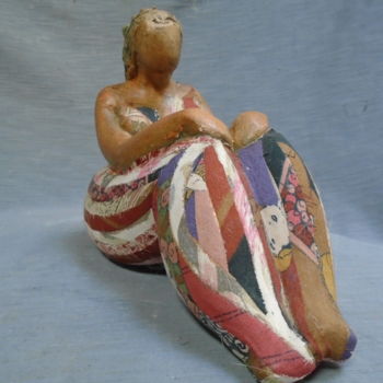 Sculpture titled "Femme assise mains…" by Marie Ruiz, Original Artwork, Ceramics