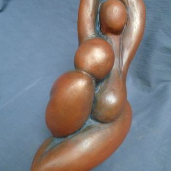 Escultura titulada "Femme en vrille "La…" por Marie Ruiz, Obra de arte original, Terracota