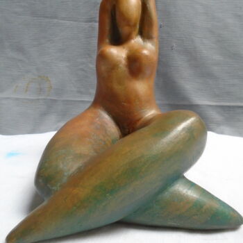 Sculptuur getiteld "Femme aux collants…" door Marie Ruiz, Origineel Kunstwerk, Terra cotta