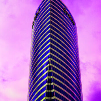 Фотография под названием "Purple office build…" - Arkadiusz Gepchard, Подлинное произведение искусства, Цифровая фотография