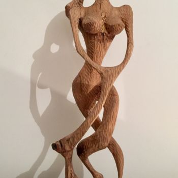 Escultura titulada "La révoltée" por Armand Kebfoube, Obra de arte original, Madera