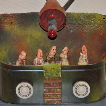 Sculpture titled "Au coeur de la radio" by Armand Kinnard, Original Artwork, Ceramics