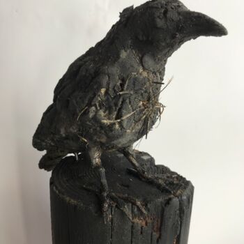 Scultura intitolato "Il corvo della pace" da Armando D'Andrea, Opera d'arte originale, Argilla