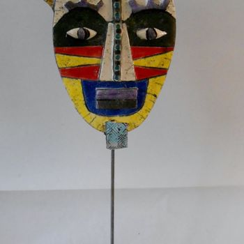 Sculpture titled "Masque bleu, jaune,…" by Armelle Colombier, Original Artwork, Ceramics