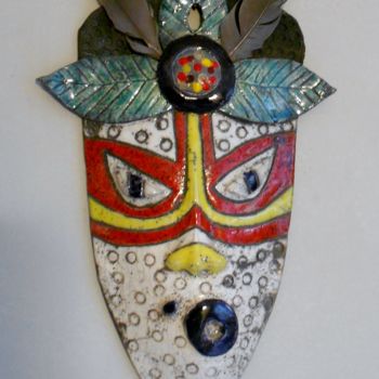 Sculpture titled "masque blanc et rou…" by Armelle Colombier, Original Artwork, Ceramics