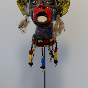 Escultura intitulada "tête tribu à platea…" por Armelle Colombier, Obras de arte originais, Cerâmica