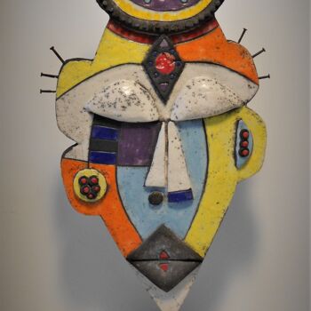 Escultura titulada "Masque ovale" por Armelle Colombier, Obra de arte original, Cerámica