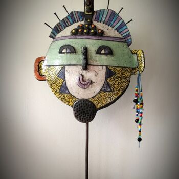 Scultura intitolato "Masque joyeux" da Armelle Colombier, Opera d'arte originale, Ceramica
