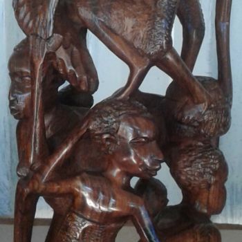 Escultura intitulada "20170413-112655-1.j…" por Helder Zunguene, Obras de arte originais, Madeira