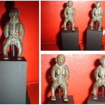 2 Mini Statues on stand