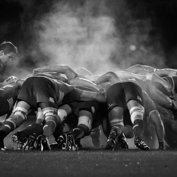 Fotografie getiteld "Rugby Scrum 1" door Art Photos, Origineel Kunstwerk, Digitale fotografie