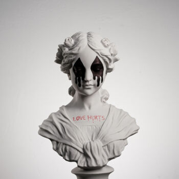 Sculptuur getiteld "Love Hurts Handmade…" door Dervis Yusuf Akdemir, Origineel Kunstwerk, Hars