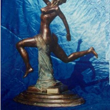 Skulptur mit dem Titel "MINERVA IN VOLO" von Angelo Pisciotta, Original-Kunstwerk, Metalle