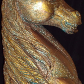 Sculpture intitulée "bust-cheval-dore-d.…" par Ahmed Beldjilali, Œuvre d'art originale, Plâtre