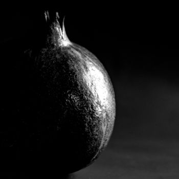 Photographie intitulée "Pomegranate" par Ines Markwardt, Œuvre d'art originale