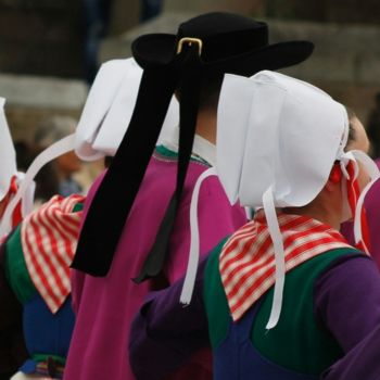 Fotografia zatytułowany „Coiffes et costumes…” autorstwa Michel Stephan, Oryginalna praca