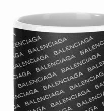 Design mit dem Titel "Tasse Balanciaga" von Tomiko, Original-Kunstwerk, Tischkunst