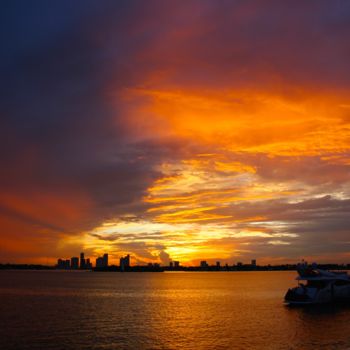 Photographie intitulée "Miami Beach Sunset 2" par Nine, Œuvre d'art originale