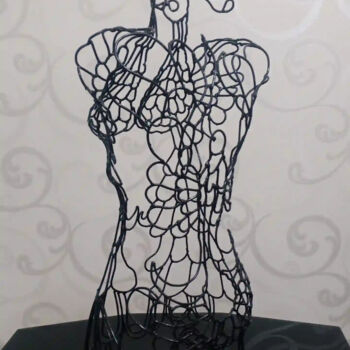 Scultura intitolato "Павлиныне тело деву…" da Artmaster Gurban, Opera d'arte originale, Metalli