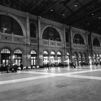 Photographie intitulée "Zürich Mainstation" par Art Moé, Œuvre d'art originale, Photographie numérique