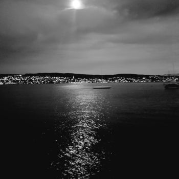 Φωτογραφία με τίτλο "Moonshine monochrome" από Art Moé, Αυθεντικά έργα τέχνης, Ψηφιακή φωτογραφία