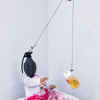 "Blind Self Destruct…" başlıklı Heykel Andres Ochoa Morales tarafından, Orijinal sanat, Rezine