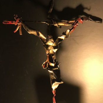 Scultura intitolato "Christ aux mains sa…" da Christian Comte, Opera d'arte originale, Metalli