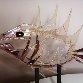 「Artglass fish purple」というタイトルの彫刻 Anna Smilyanskayaによって, オリジナルのアートワーク, ガラス