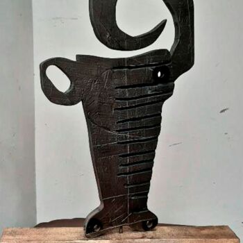 Sculptuur getiteld "CUERNO BIEN RETORCI…" door Arturo Morin, Origineel Kunstwerk, Hout