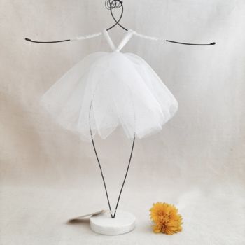 Sculpture titled "Danseuse modèle ori…" by Au Fil D'Anne, Original Artwork, Wire