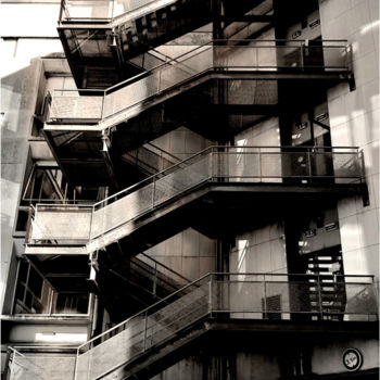 Fotografia intitulada "escaliers" por Aurelie Deville, Obras de arte originais, Fotografia digital