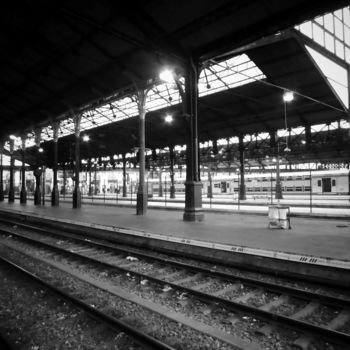 Fotografía titulada "Gare-St-Lazare" por Aurélien Comte, Obra de arte original, Fotografía digital