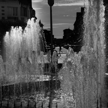 Fotografie getiteld "Fontaine de la plac…" door Aurélien Comte, Origineel Kunstwerk, Digitale fotografie