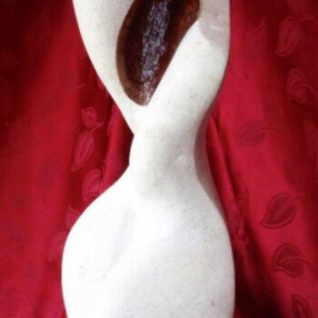 Скульптура под названием "Flora (17 kg)" - Aurore Bonnet, Подлинное произведение искусства, Камень