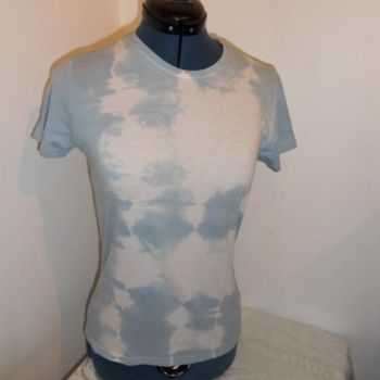 Artisanat intitulée "T-shirt femme col e…" par Autanbleu, Œuvre d'art originale