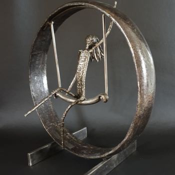 Sculpture titled "La trapéziste" by Sandrine Plumard, Original Artwork, Metals