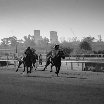 Fotografie mit dem Titel "Dawn at the racetra…" von Axel Rosito, Original-Kunstwerk, Digitale Fotografie