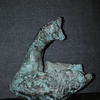 Sculpture titled "Vut (bird)" by Brigitte Wawoe, Original Artwork, Bronze