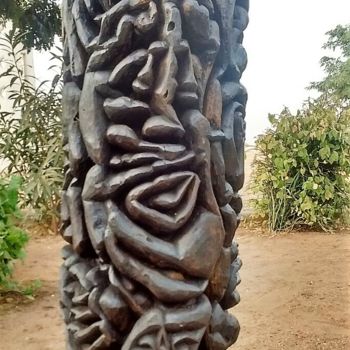 Sculptuur getiteld "phpxb23c4.jpg" door Baba Toure, Origineel Kunstwerk, Hout