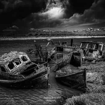 Fotografie getiteld "Old Boats" door Olivier Barau, Origineel Kunstwerk, Digitale fotografie