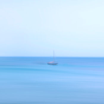 Фотография под названием "Lonely sailing boat" - Bart Debo, Подлинное произведение искусства, Цифровая фотография