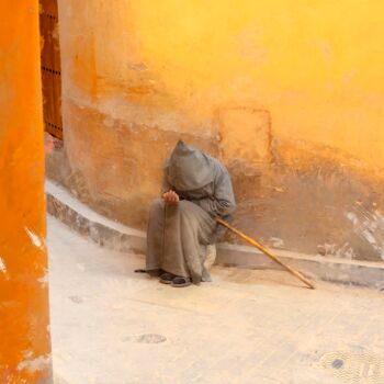 Фотография под названием "Lonely beggar" - Bart Debo, Подлинное произведение искусства, Цифровая фотография