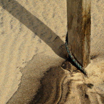 Fotografie getiteld "Rope Wood and Sand" door Bavosi Photoart, Origineel Kunstwerk, Digitale fotografie