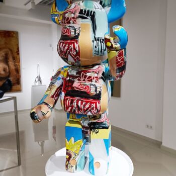 Escultura titulada "Bearbrick 1000% Jea…" por Bearbrick, Obra de arte original, Plástico