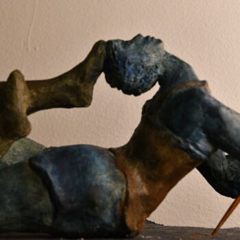 Sculptuur getiteld "La dompteuse rêve d…" door Bhyest, Origineel Kunstwerk, Terra cotta