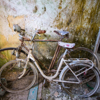 Fotografie getiteld "vintage cycles" door Belle Epoque, Origineel Kunstwerk, Niet gemanipuleerde fotografie