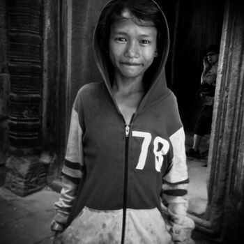 Fotografie getiteld "Young Boy in the Te…" door Benoit Delplace, Origineel Kunstwerk, Digitale fotografie