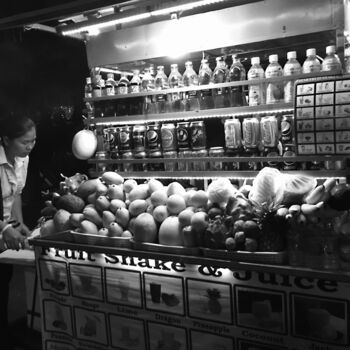 Photography titled "Night fruit seller" by Benoit Delplace, Original Artwork, Digital Photography